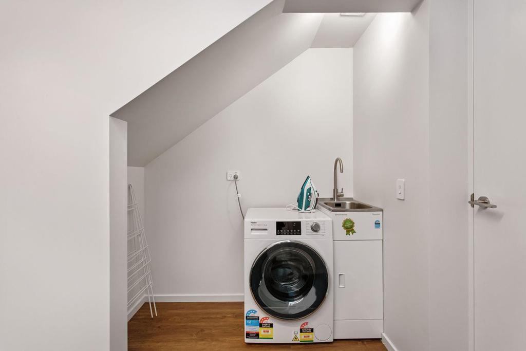 Stylish Brand New Sunny 3Bdrm 3Bth Garage Sleeps 6 Apartment Christchurch Ngoại thất bức ảnh