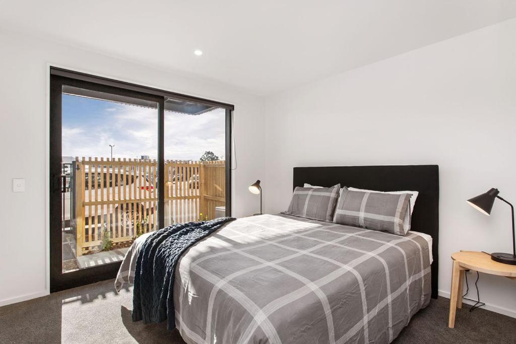 Stylish Brand New Sunny 3Bdrm 3Bth Garage Sleeps 6 Apartment Christchurch Ngoại thất bức ảnh