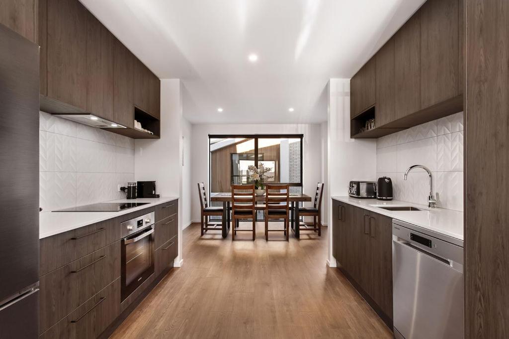 Stylish Brand New Sunny 3Bdrm 3Bth Garage Sleeps 6 Apartment Christchurch Ngoại thất bức ảnh