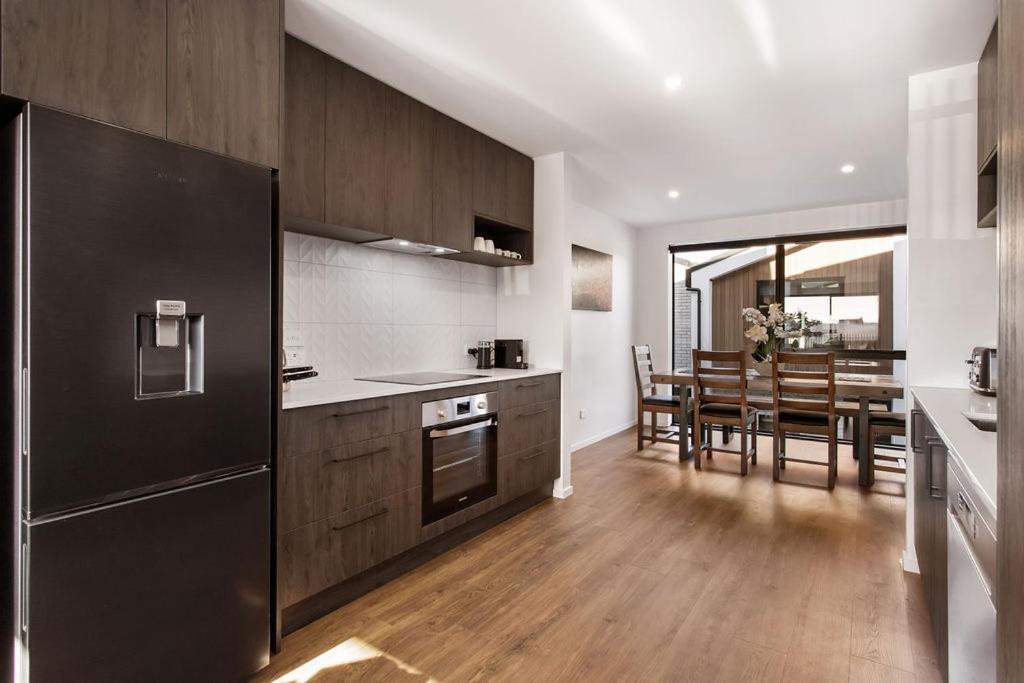 Stylish Brand New Sunny 3Bdrm 3Bth Garage Sleeps 6 Apartment Christchurch Ngoại thất bức ảnh