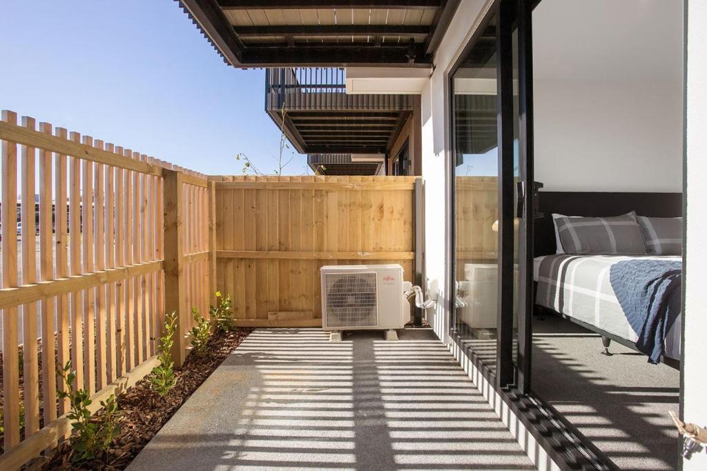 Stylish Brand New Sunny 3Bdrm 3Bth Garage Sleeps 6 Apartment Christchurch Ngoại thất bức ảnh
